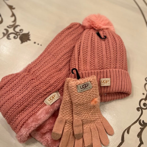 COPY - UGG Winter pink pom pom hat infinity scarf  glove set NWT - Picture 4 of 5